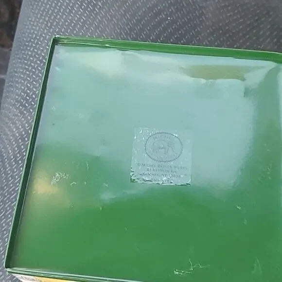 Green Metal Napkin Holder with a Lemon Pattern - Picture 6 of 8